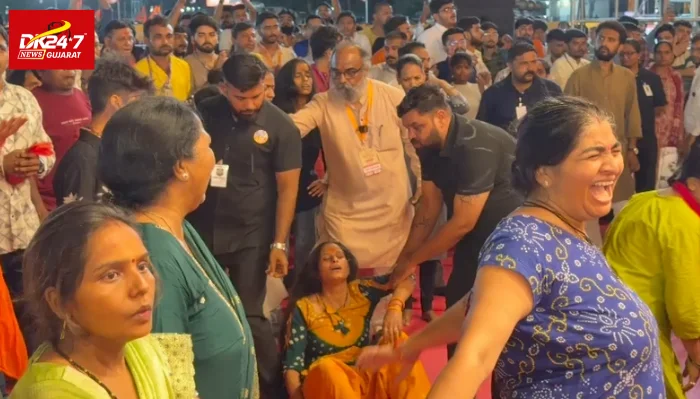 ..રાજકોટના દિવ્ય દરબારમાં અંધશ્રદ્ધાના દૃશ્યો સામે આવ્યા....