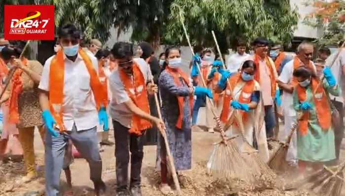માંડવી હોસ્પિટલ ખાતે સ્વચ્છતા અભિયાન...