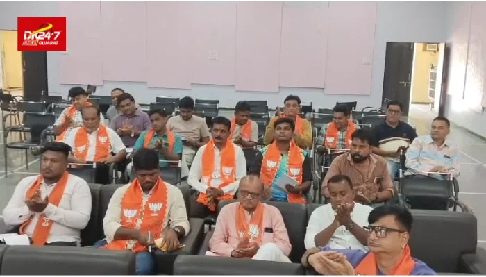 માંડવી નગર ભારતીય જનતા પાર્ટી દ્વારા નરેન્દ્ર ભાઈ મોદી સરકારના અવરીત 12 વર્ષ વિશ્વાસ, વિકાસ અને જનકલ્યાણના ગૌરવપૂર્ણ કામો થયેલ જે અંગે કાર્યશાળા યોજાય.
